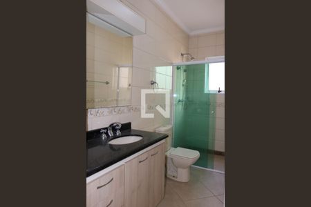 Casa à venda com 516m², 6 quartos e 10 vagasCasa 2 - 2º Piso banheiro