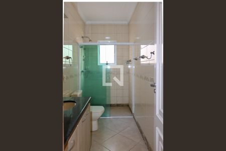 Casa à venda com 516m², 6 quartos e 10 vagasCasa 2 - 2º Piso banheiro