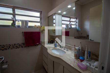Casa à venda com 184m², 3 quartos e 3 vagasBanheiro
