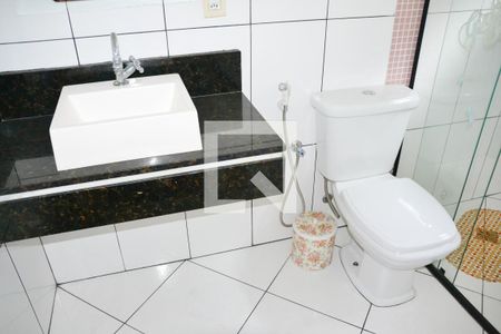 Casa à venda com 240m², 4 quartos e 2 vagas Casa à venda com 240m², 4 quartos e 2 vagasBanheiro Suite