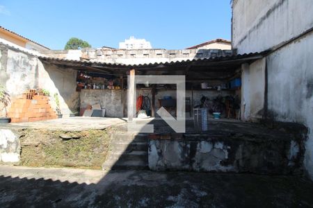 Casa à venda com 300m², 3 quartos e 4 vagasFundos da casa