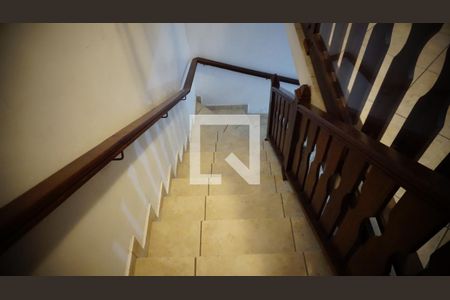 Casa à venda com 213m², 3 quartos e 3 vagasEscada Segundo Andar