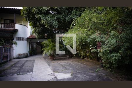 Casa à venda com 213m², 3 quartos e 3 vagasQuintal / Garagem