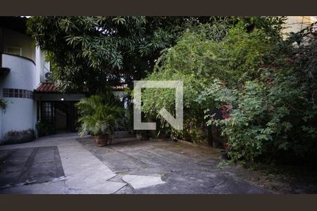 Casa à venda com 213m², 3 quartos e 3 vagasQuintal / Garagem