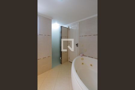 Casa de condomínio à venda com 283m², 4 quartos e 3 vagasBanheiro da suíte