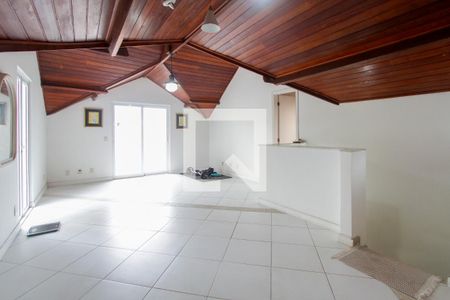 Casa de condomínio à venda com 283m², 4 quartos e 3 vagasSótão