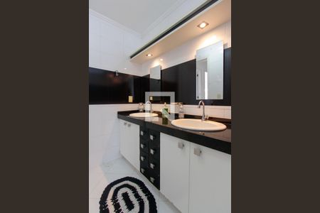 Casa de condomínio à venda com 283m², 4 quartos e 3 vagasBanheiro