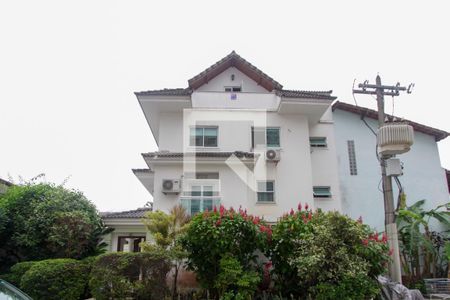 Casa de condomínio à venda com 283m², 4 quartos e 3 vagasFachada externa