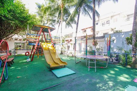 Casa de condomínio à venda com 283m², 4 quartos e 3 vagasÁrea comum - Playground