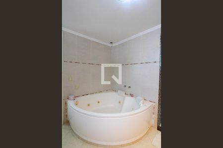 Casa de condomínio à venda com 283m², 4 quartos e 3 vagasBanheiro da suíte