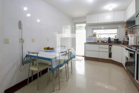 Casa de condomínio à venda com 283m², 4 quartos e 3 vagasCozinha