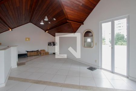 Casa de condomínio à venda com 283m², 4 quartos e 3 vagasSótão