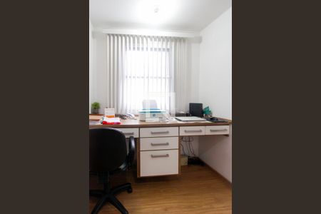 Casa de condomínio à venda com 283m², 4 quartos e 3 vagasEscritório da suíte