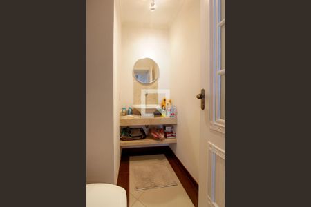 Casa de condomínio à venda com 283m², 4 quartos e 3 vagasLavabo