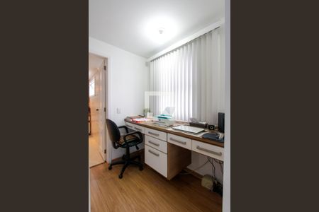 Casa de condomínio à venda com 283m², 4 quartos e 3 vagasEscritório da suíte