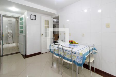 Casa de condomínio à venda com 283m², 4 quartos e 3 vagasCozinha