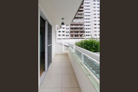 Casa de condomínio à venda com 283m², 4 quartos e 3 vagasVaranda da Quarto 1 suíte