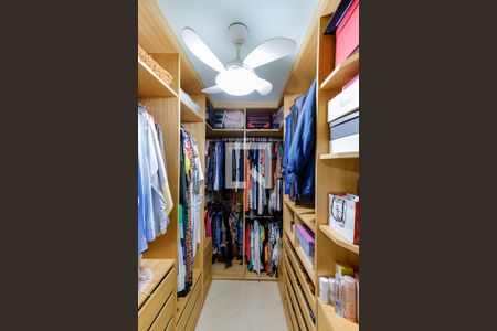 Casa à venda com 196m², 3 quartos e 3 vagas Casa à venda com 196m², 3 quartos e 3 vagasCloset