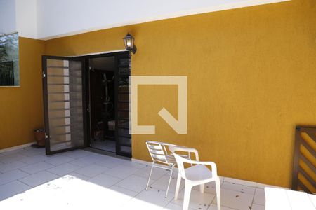 Casa à venda com 135m², 4 quartos e 2 vagasVaranda