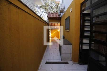 Casa à venda com 135m², 4 quartos e 2 vagasCorredor Lateral