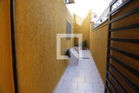 Casa à venda com 135m², 4 quartos e 2 vagasCorredor Lateral