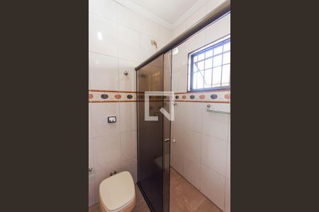 Casa para alugar com 264m², 4 quartos e 4 vagas Casa para alugar com 264m², 4 quartos e 4 vagasBanheiro da Suíte 2