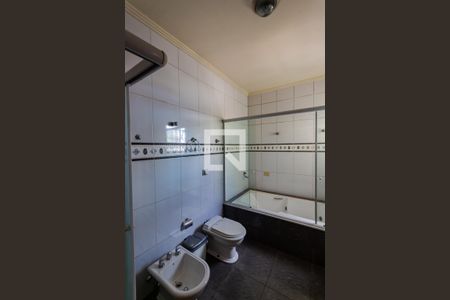 Casa para alugar com 264m², 4 quartos e 4 vagas Casa para alugar com 264m², 4 quartos e 4 vagasBanheiro da Suíte