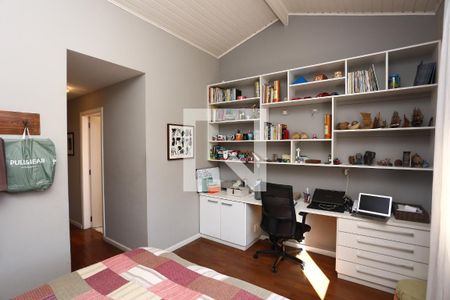 Casa de condomínio à venda com 330m², 3 quartos e 3 vagas Casa de condomínio à venda com 330m², 3 quartos e 3 vagassuíte 1