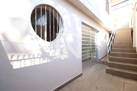 Casa à venda com 206m², 3 quartos e 4 vagasEscada