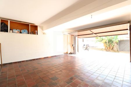 Casa à venda com 206m², 3 quartos e 4 vagasGaragem