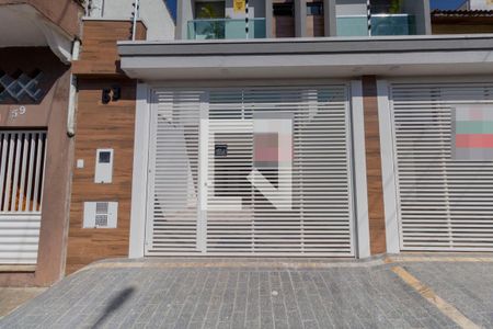 Casa à venda com 430m², 3 quartos e 4 vagas Casa à venda com 430m², 3 quartos e 4 vagasFachada