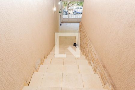 Casa à venda com 216m², 4 quartos e 2 vagas Casa à venda com 216m², 4 quartos e 2 vagasEscada