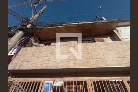 Casa à venda com 198m², 4 quartos e 2 vagas Casa à venda com 198m², 4 quartos e 2 vagasFachada