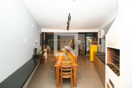 Casa à venda com 510m², 4 quartos e 7 vagas Casa à venda com 510m², 4 quartos e 7 vagasSala