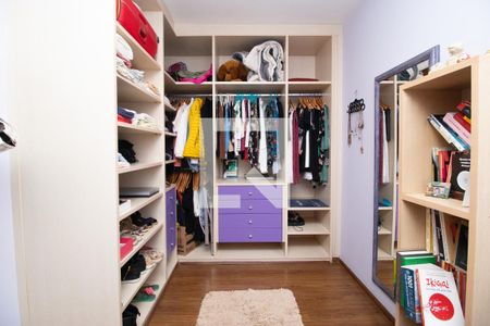 Casa à venda com 510m², 4 quartos e 7 vagas Casa à venda com 510m², 4 quartos e 7 vagasQuarto 3