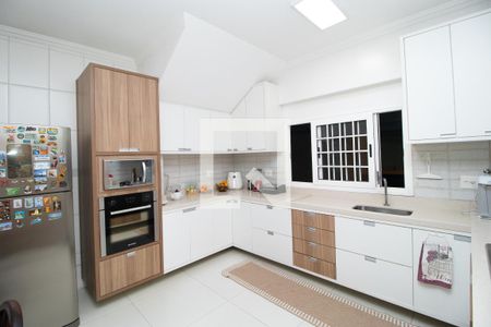 Casa à venda com 510m², 4 quartos e 7 vagas Casa à venda com 510m², 4 quartos e 7 vagasCozinha