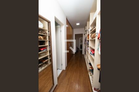 Casa à venda com 510m², 4 quartos e 7 vagas Casa à venda com 510m², 4 quartos e 7 vagasQuarto 4