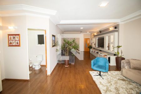 Casa à venda com 510m², 4 quartos e 7 vagas Casa à venda com 510m², 4 quartos e 7 vagasSala