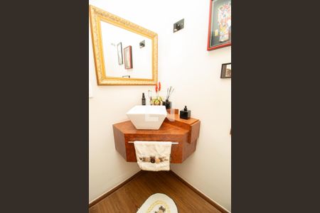 Casa à venda com 510m², 4 quartos e 7 vagas Casa à venda com 510m², 4 quartos e 7 vagasLavabo 1