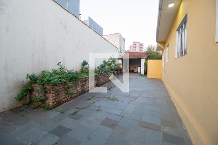 Casa à venda com 411m², 1 quarto e 3 vagas Casa à venda com 411m², 1 quarto e 3 vagasGaragem