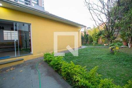 Casa à venda com 411m², 1 quarto e 3 vagas Casa à venda com 411m², 1 quarto e 3 vagasQuintal