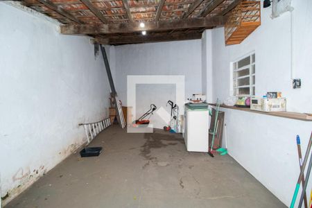 Casa à venda com 411m², 1 quarto e 3 vagas Casa à venda com 411m², 1 quarto e 3 vagasGaragem