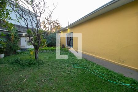 Casa à venda com 411m², 1 quarto e 3 vagas Casa à venda com 411m², 1 quarto e 3 vagasQuintal