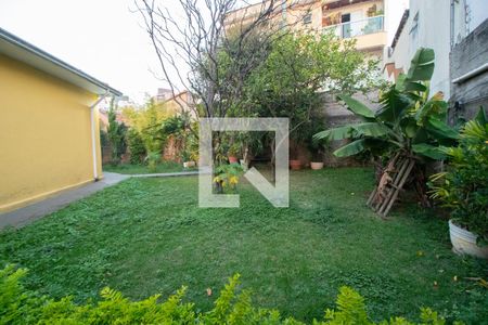 Casa à venda com 411m², 1 quarto e 3 vagas Casa à venda com 411m², 1 quarto e 3 vagasQuintal