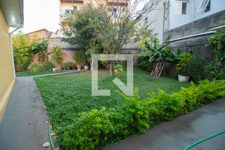 Casa à venda com 411m², 1 quarto e 3 vagas Casa à venda com 411m², 1 quarto e 3 vagasQuintal