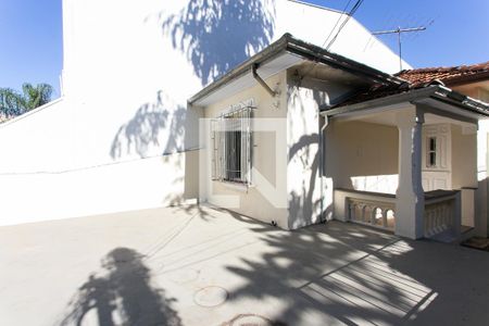 Casa à venda com 180m², 3 quartos e 1 vaga Casa à venda com 180m², 3 quartos e 1 vagaVaranda