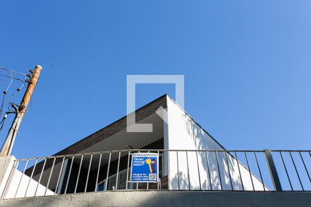 Casa à venda com 180m², 3 quartos e 1 vaga Casa à venda com 180m², 3 quartos e 1 vagaFachada