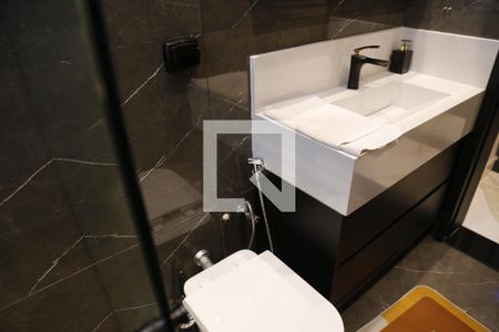 Casa de condomínio à venda com 350m², 3 quartos e 4 vagasBanheiro da Suíte 1