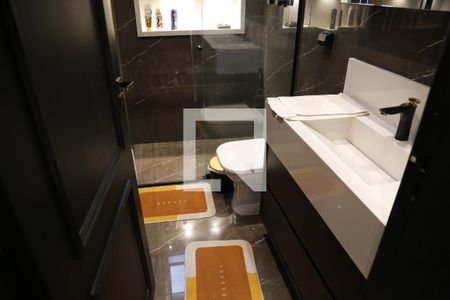 Casa de condomínio à venda com 350m², 3 quartos e 4 vagasBanheiro da Suíte 1