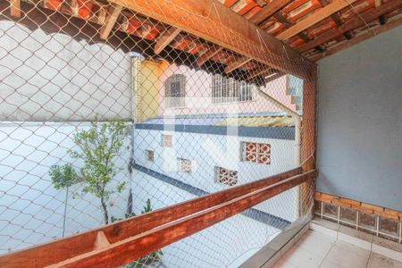 Casa à venda com 210m², 3 quartos e 6 vagas Casa à venda com 210m², 3 quartos e 6 vagasVaranda Quarto 2